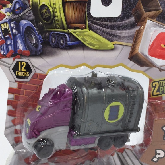 Smash Crashers Propane Dwayne Mystery Crash the Truck Unbox the Stuff - Picture 2 of 12